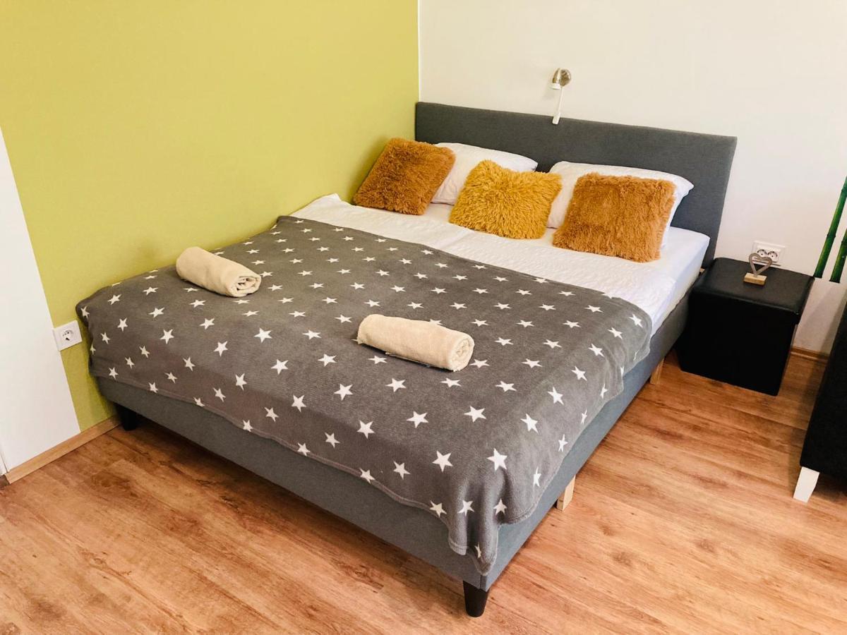 Like Apartman Eger Bagian luar foto