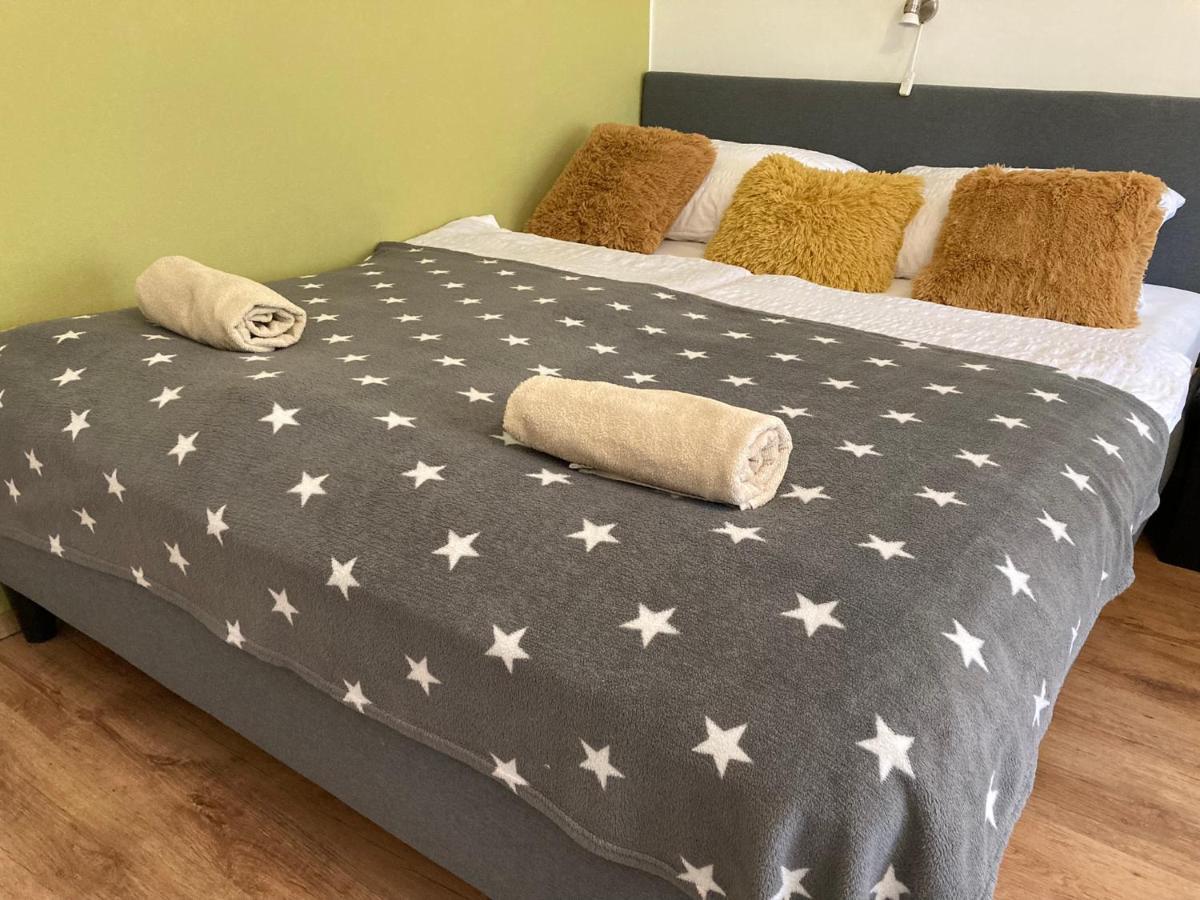 Like Apartman Eger Bagian luar foto