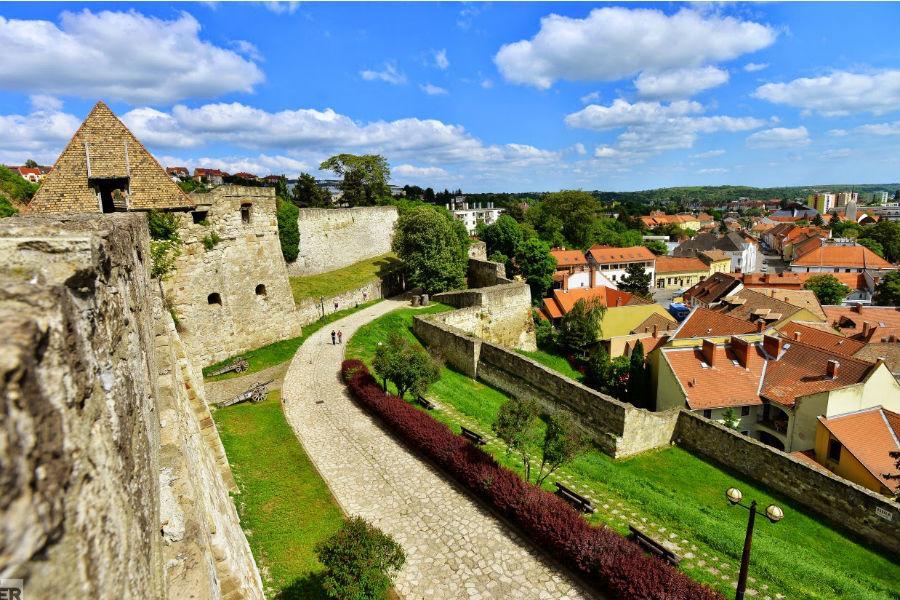 Like Apartman Eger Bagian luar foto
